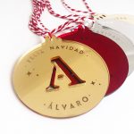 bola de Navidad personalizada troquelada con grabado